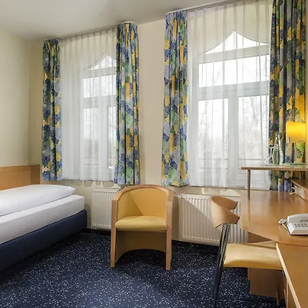 Hotel Schloss Schweinsburg 4*