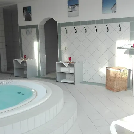 Hotell Schloss Schweinsburg 4*
